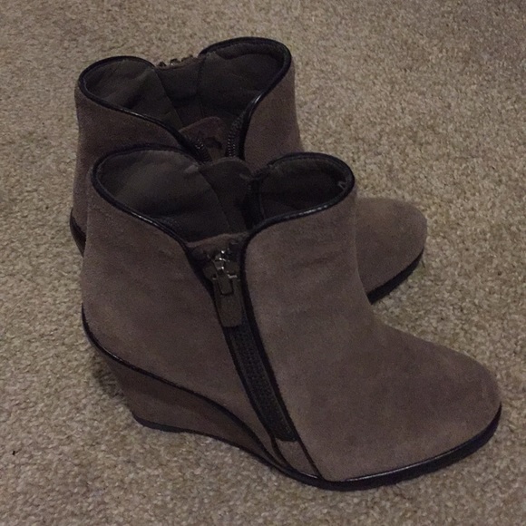 Vince Camuto wedge booties - Picture 3 of 5